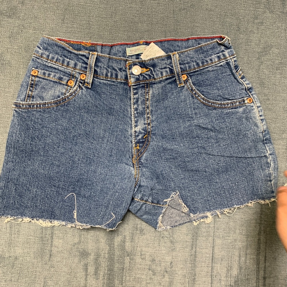 Y2K  Levis 550 Cutoff Denim Shorts Womens 6M Blue Medium Wash  Frayed Hem